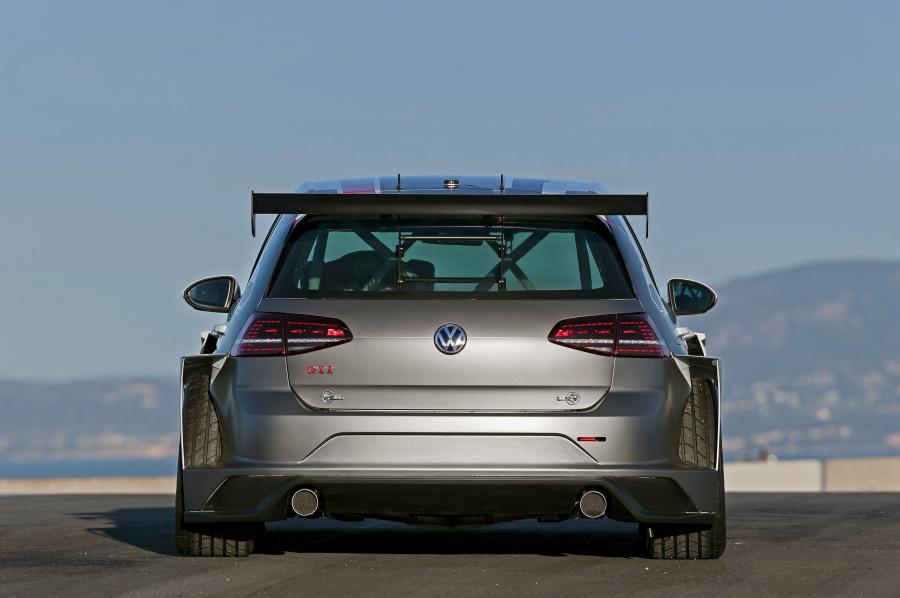  Volkswagen Golf GTI TCR 2017 года  (фото 25 из 33)